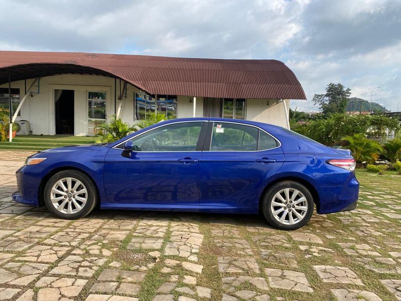Thumbnail 12 of 2018 Toyota Camry LE